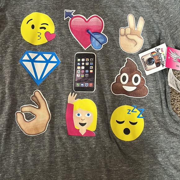NWT so Nikki Emoji tee. Med - Picture 2 of 3